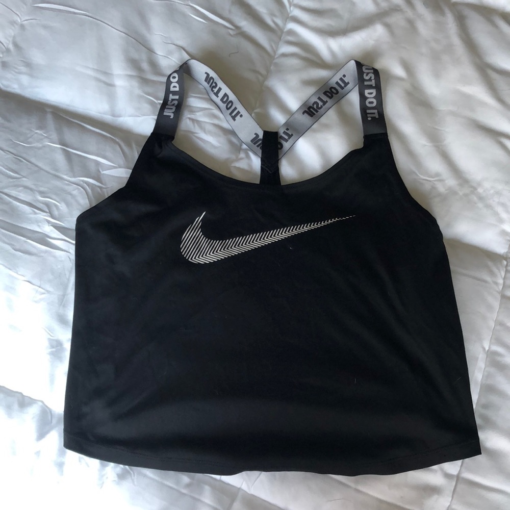 NIKE cropped workout tank